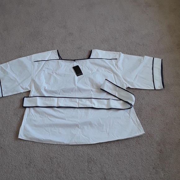Eloquii Tops - 🌲NWT eloquii white and navy top size 20